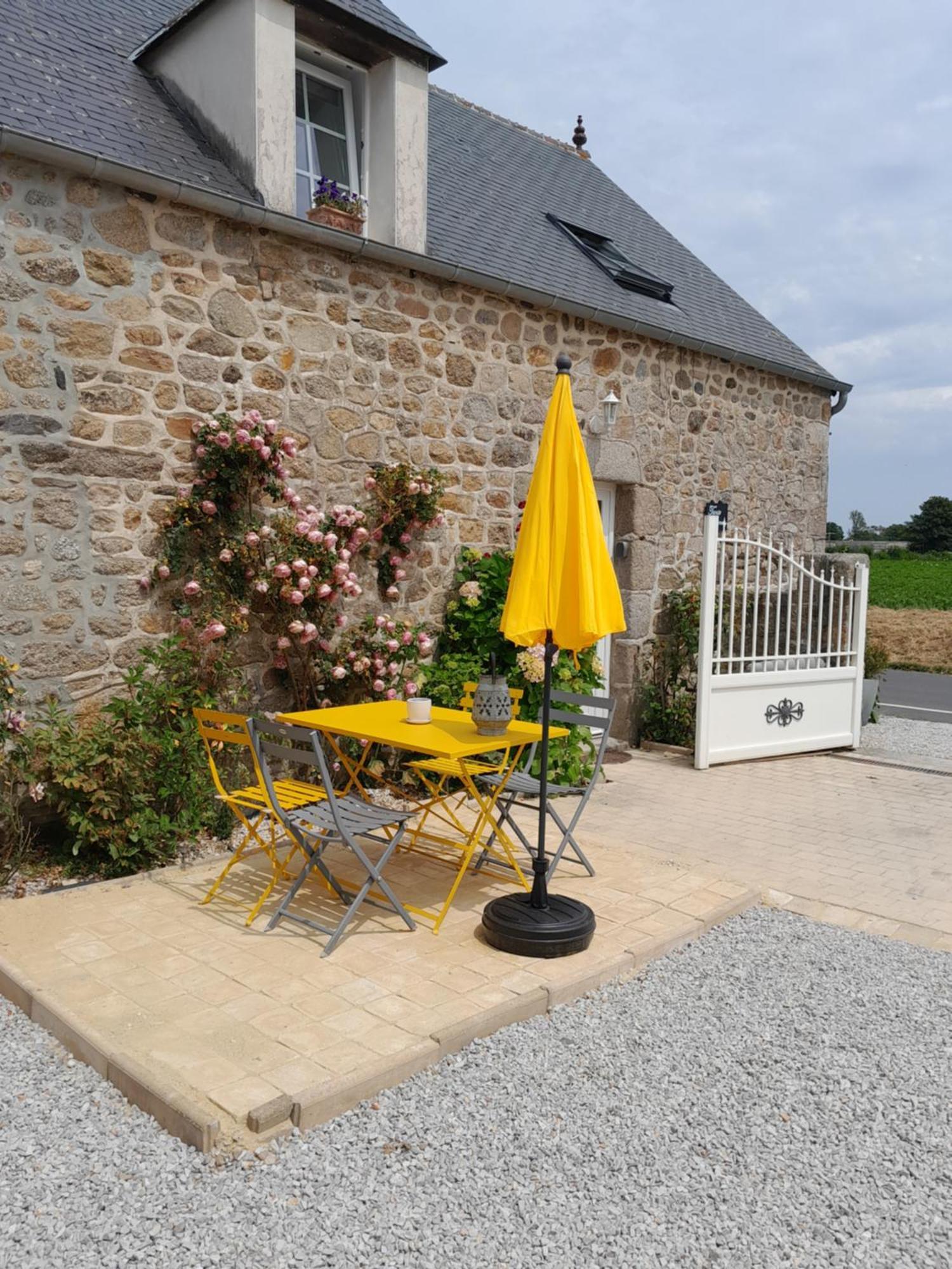 Gite Tante Jeanne Reville Exterior photo
